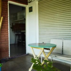 Casa-Departamento en barrio Juniors. Como en casa.